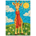 Vänlig gul giraff med lång halsduk på en grön kulle under turkos himmel.