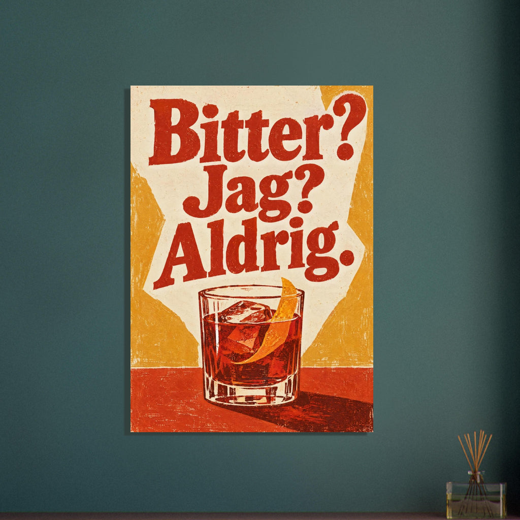 Negroni i ett lågt glas med isbit och apelsinskal under texten Bitter? Jag? Aldrig. i rött och ockra.