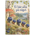Små vänliga skalbaggar bär blåbär under runda svampar med texten Vi bär alla på något.